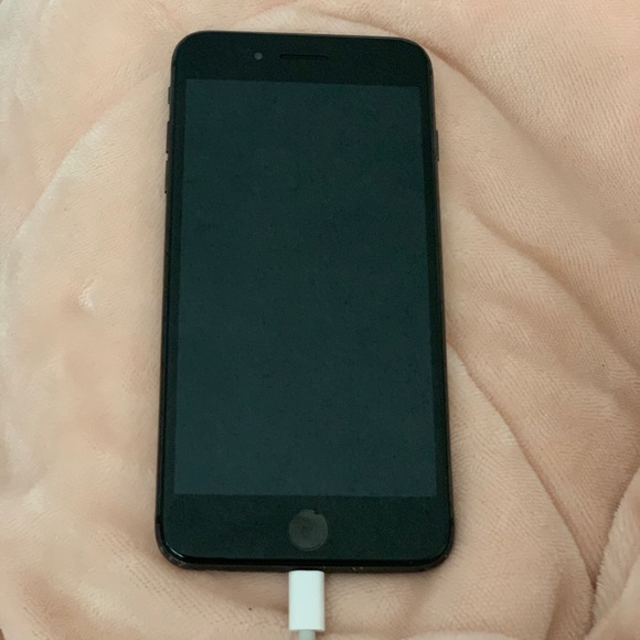 iPhone 8 Plus - Picture 2 of 5